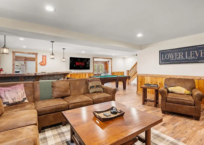 Luxury Sleeps 22 Game Room Loft Hot Tub Etc