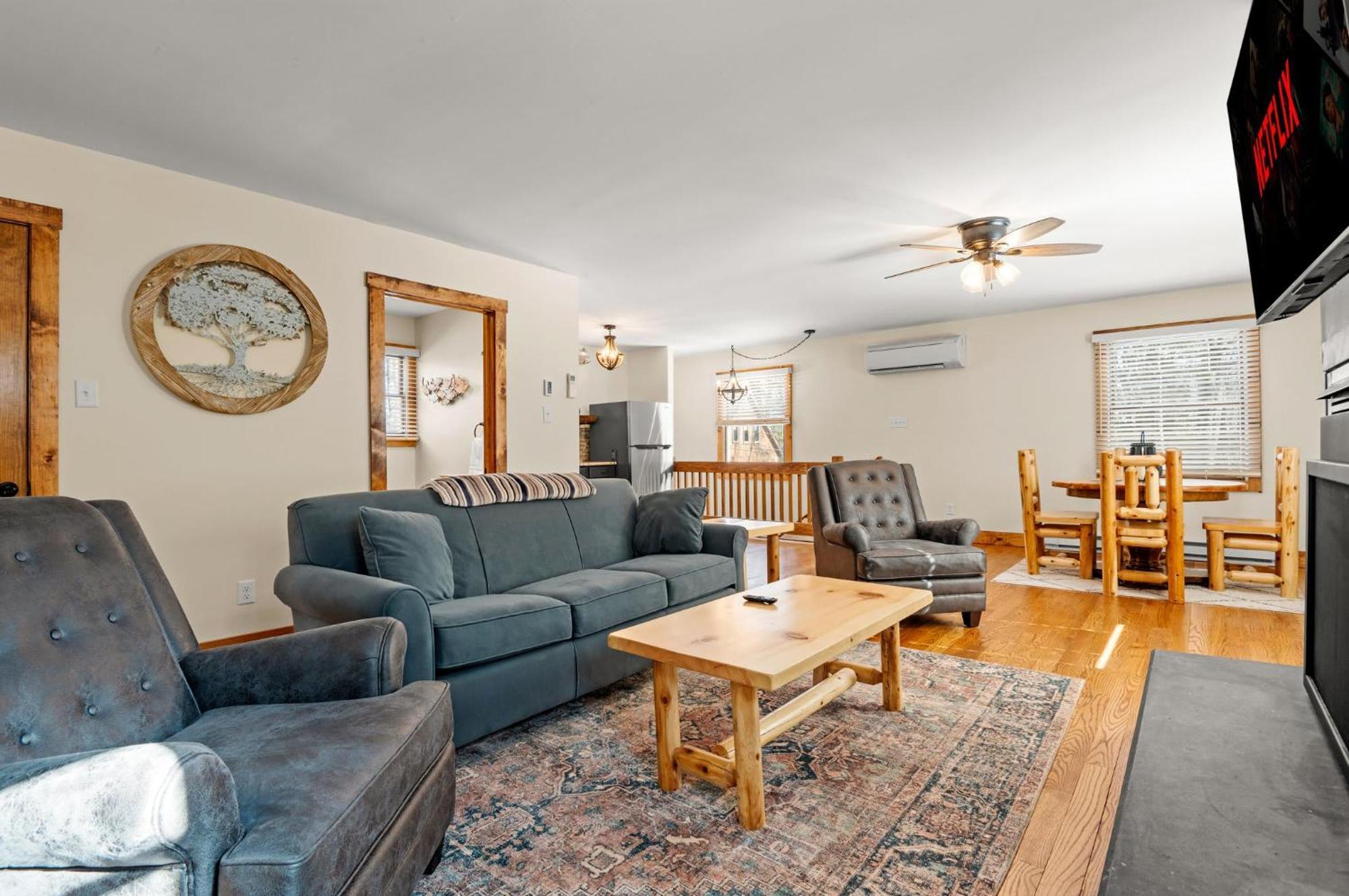 Holiday home Luxury Sleeps 22 Game Loft Hot Tub Etc Lake Harmony