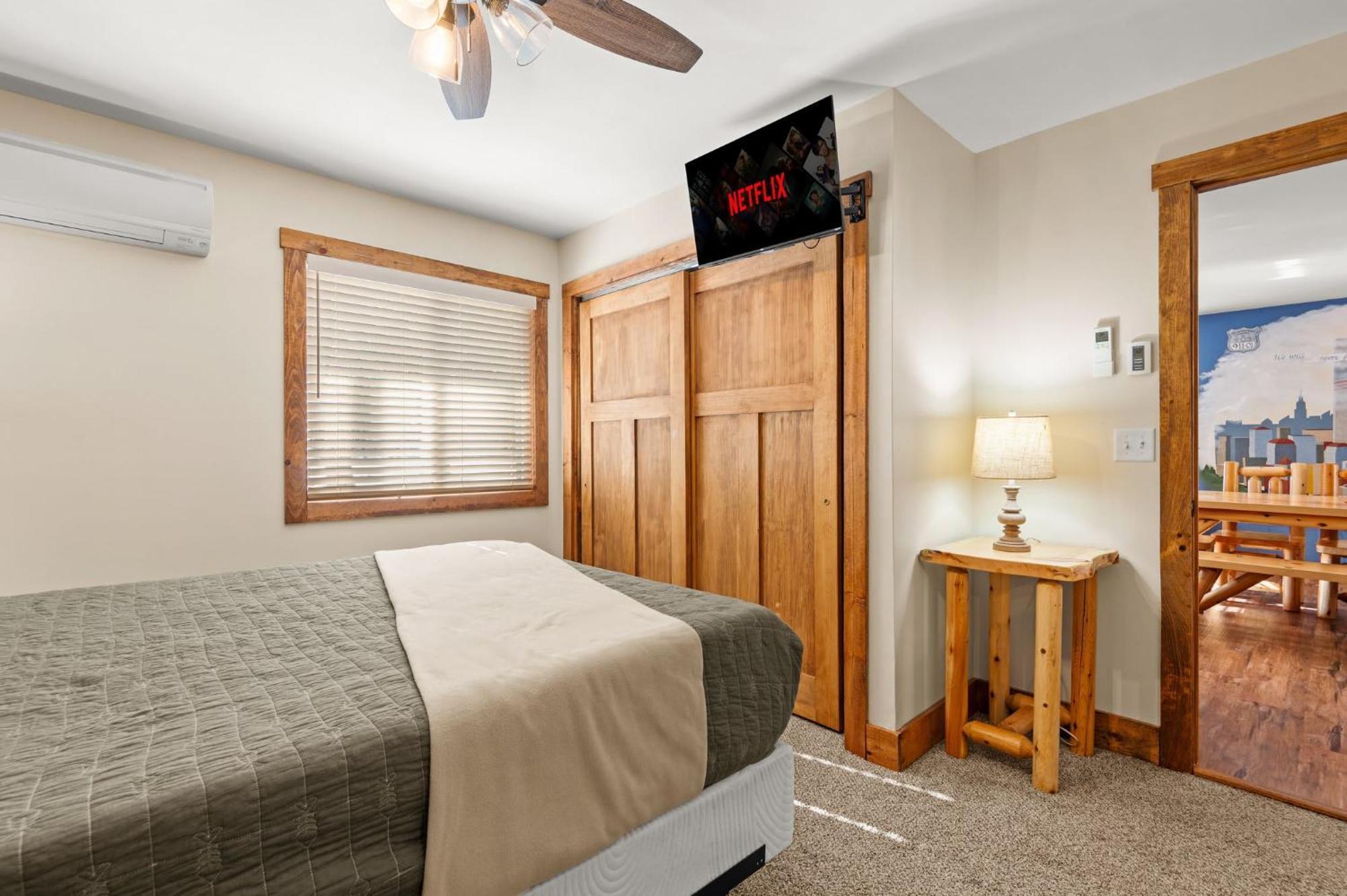 Luxury Sleeps 22 Game Loft Hot Tub Etc *