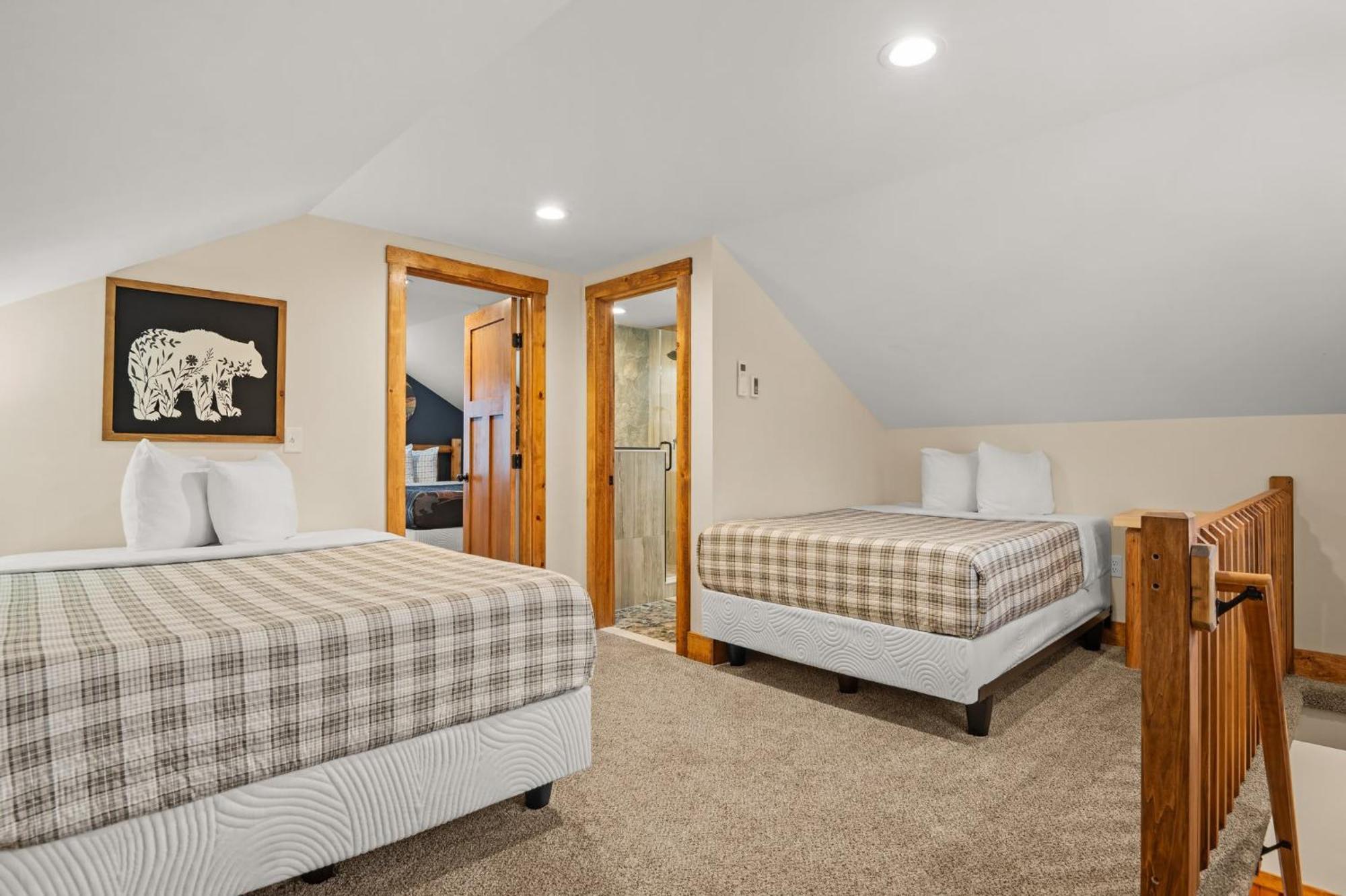 Luxury Sleeps 22 Game Loft Hot Tub Etc *